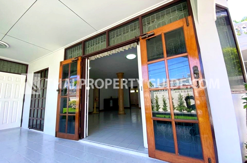 House in Bangnatrad 
